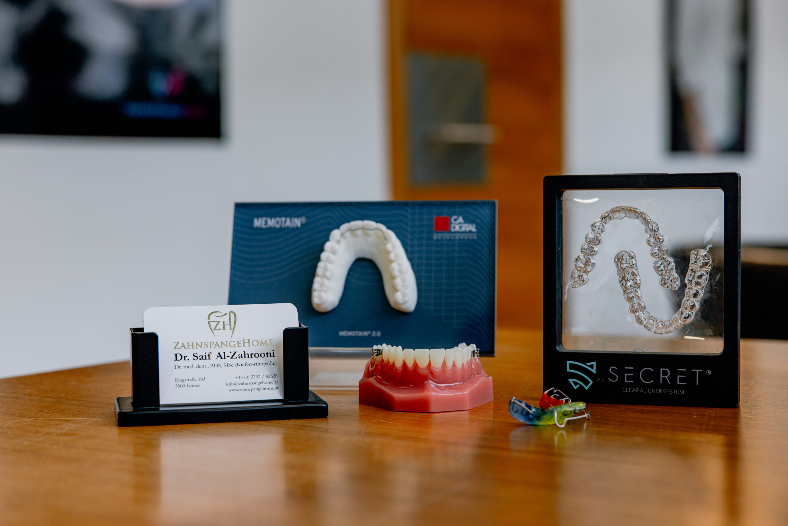 Modernes Behandlungszimmer in der Ordination Zahnspange Home in Krems